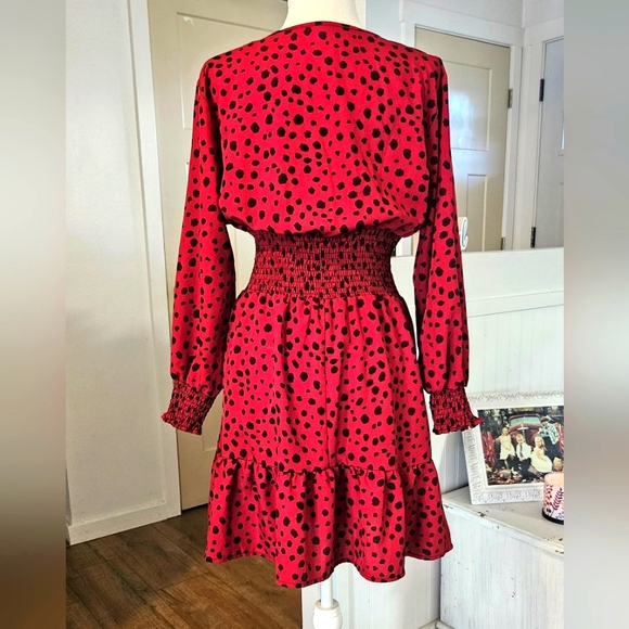 Worn Once - SHEIN CURVE - Leopard Print Dress, Elastic Smocked Waist - Size 1XL - Picture 4 of 5